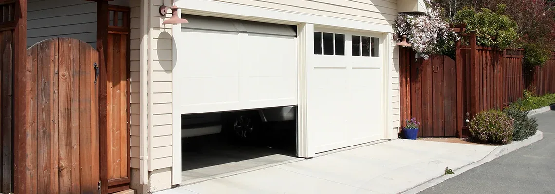 Repair Garage Door Won't Close Light Blinks in Aventura, Florida